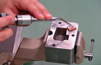 притирка детали с небольшой площадью поверхности