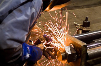 приварка метизов упрощает будущий монтаж металлоконструкций