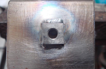 после приварки метизов на поверхности металла не должно быть дефектов