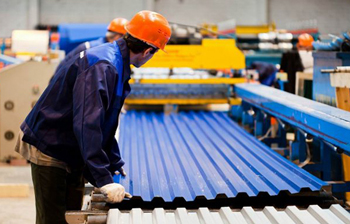 работа на линии по производству профнастила