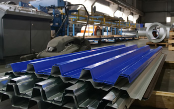 профнастил окрашенный выгодно отличается от профлиста без покрытия