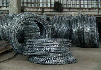 проволока колючая егоза - надежное средство защиты территории