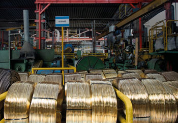 на складе металлопроката латунную проволоку видно сразу