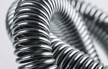 главные требования к пружинной проволоке - прочность и гибкость