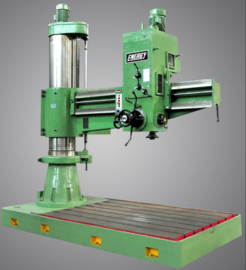 радиально-сверлильный станок получил название по особенностям перемещения шпиндельной бабки