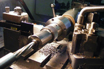 развертывание отверстий повышает их точность и улучшает качество поверхности