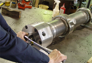 ремонт гидравлики предполагает демонтаж системы и извлечение отдельных компонентов