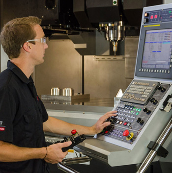 прежде чем начать ремонт панелей управления, специалисты проводят диагностику и выясняют, нужен ли демонтаж