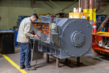 экстренной причиной ремонта промышленных двигателей становится полный отказ оборудования