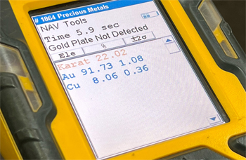 информация о составе исследуемого объекта выводится на экран флуоресцентного анализатора