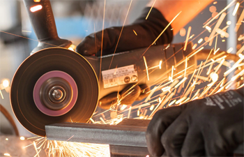 продольная резка дисковыми пилами профилей из металла