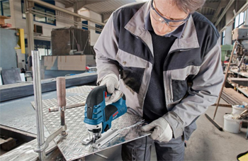 материалом для резки электролобзиком может быть и рифленый лист