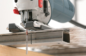 резка лобзиком металлического профиля