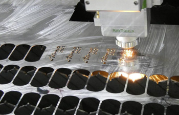 резка металла лазером - отличный вариант, если нужна серия отверстий