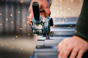 резку металла на выезде выполняют ручными электромеханическими пилами