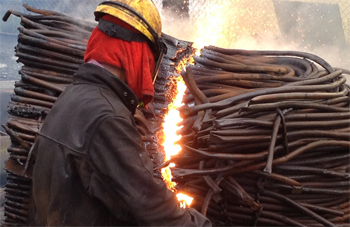 резку металлолома обычно выполняют газом или механическим инструментом