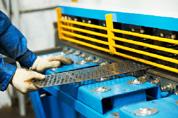 наравне с резкой нержавеющей стали используется и технология рубки