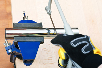 резка ножовкой полированных металлоизделий