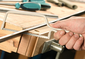 для резки ножовочными пилами тонкого профиля выбирают соответствующий задаче инструмент