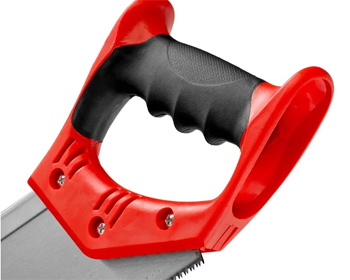 в рукояти обушковой пилы предусмотрено всё для надежного захвата и качественной резки