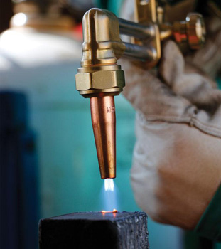 резка пропаном используется не только для раскроя металла, но и для вырезания на нем