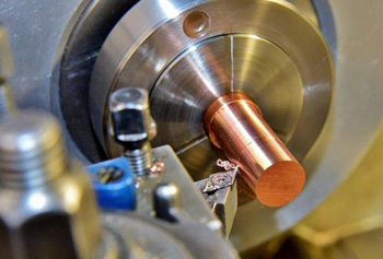 резкой резцами обрабатывают любые типы металлов: от сверхтвердых до мягких