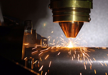 резка твердотельным лазером обеспечивает безупречную чистоту кромки