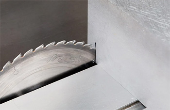 резка заготовок из металла дисковой пилой