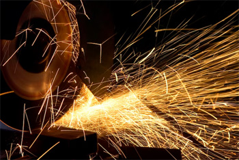 особенность роторных пил - высокая мощность двигателя и большая глубина пропила металла