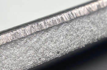 кромка металла после рубки заготовки имеет пористую структуру