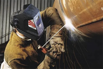 ручную дуговую сварку плавящимся электродом применяют для емкостей и резервуаров