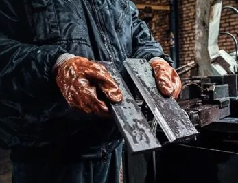 ручная рубка металла может показывать впечатляющие результаты