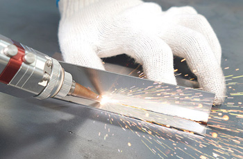 некоторые модели ручныз лазерных резаков используют не только для резки, но и для сварки