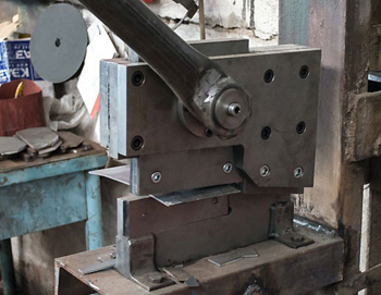 механизм рычажных ножниц по металлу