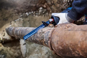 сабельные пилы можно использовать даже для демонтажа, если под рукой нет более мощного инструмента