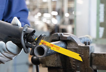 резка толстостенных труб сабельными пилами