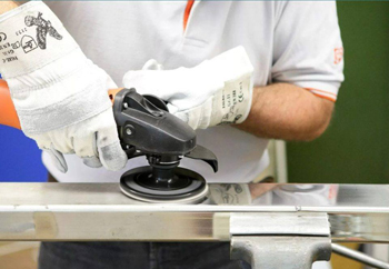 инструмент для сатинирования мало чем отличается от инструмента для простой полировки: все дело в насадках