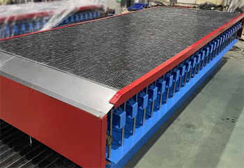 мелкоячеистая сетка композитная сходит со со станка