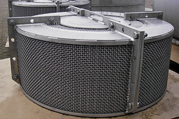 сетка плетеная в катушках - одна из популярных форм поставки этого металлоизделия