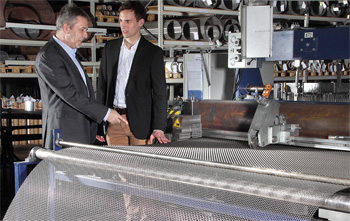 на современном оборудовании можно выпустить тканую сетку любой длины и ширины