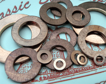 литые бронзовые шайбы разных размеров