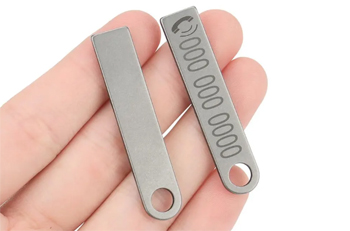 штамповкой титана изготавливают шильды и многие другие изделия штамповкой титана изготавливают шильды и многие другие изделия