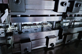 работа штамповочных станков основана на взаимодействии матрицы и пуансона