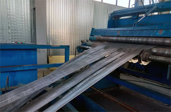 резка полос для будущего гнутого швеллера