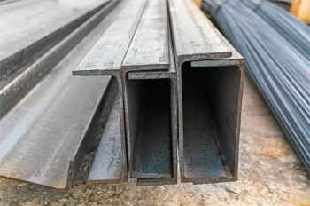 в прочности горячекатаного швеллера усомниться трудно