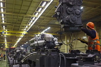 некоторые элементы спецтехники не установить без подручных средств