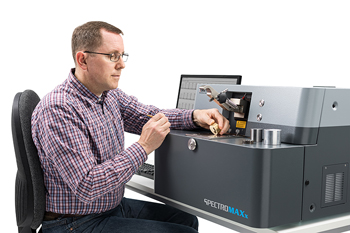 исследование образца детали на спектрометре