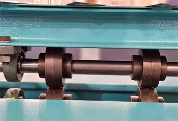 ведущий элемент станков для нанесения ребер жесткости - прокатные ролики