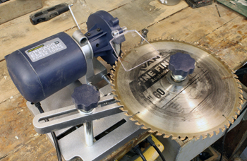 станок для заточки дисковых пил - выгодная покупка, если вы работаете с этим инструментом постоянно