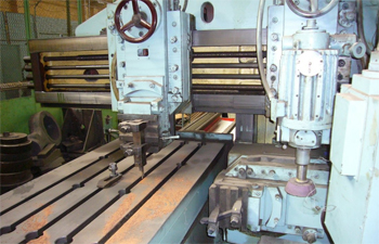 станок для строгания горизонтальных поверхностей